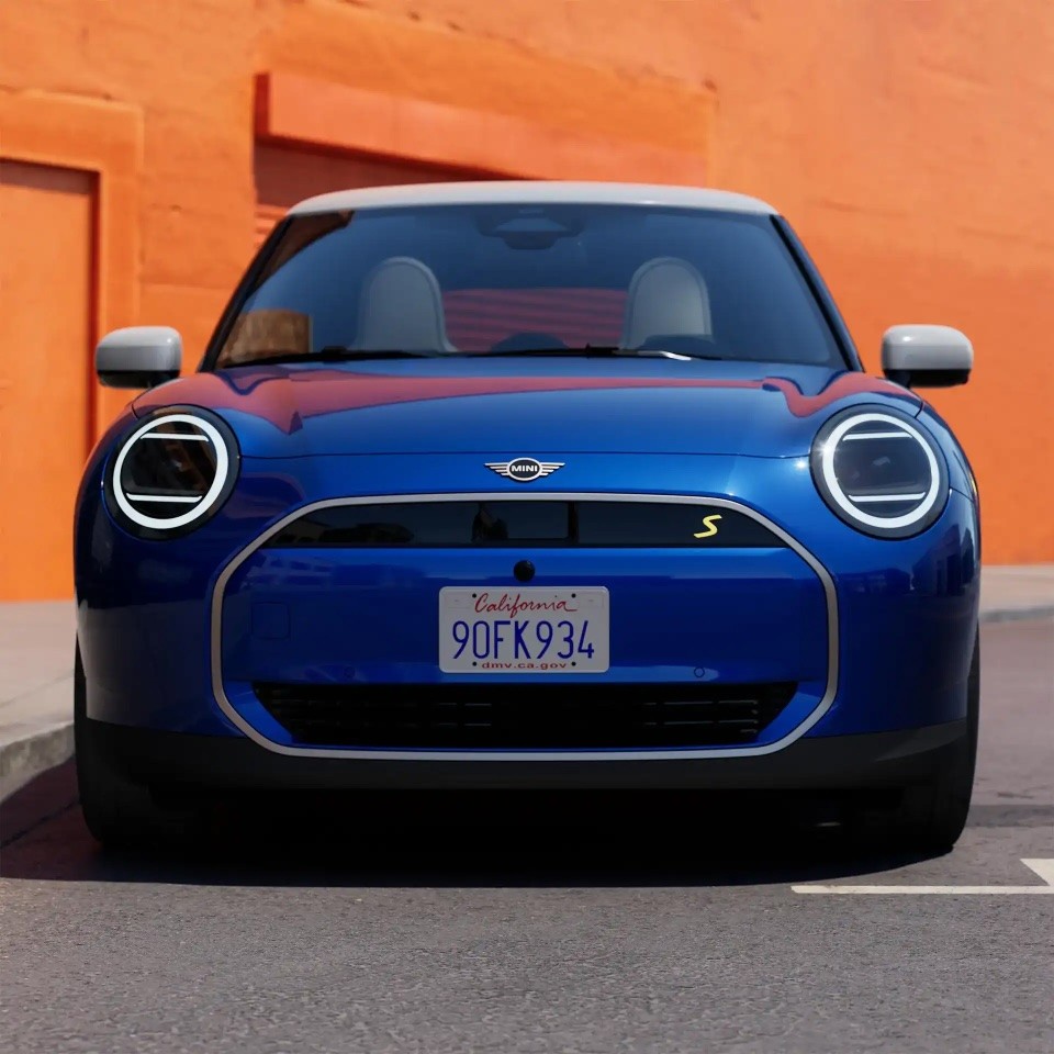 MINI 100% eléctrico - exterior - faros LED